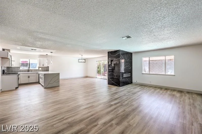 1700 Breezewood, Las Vegas, NV 89108