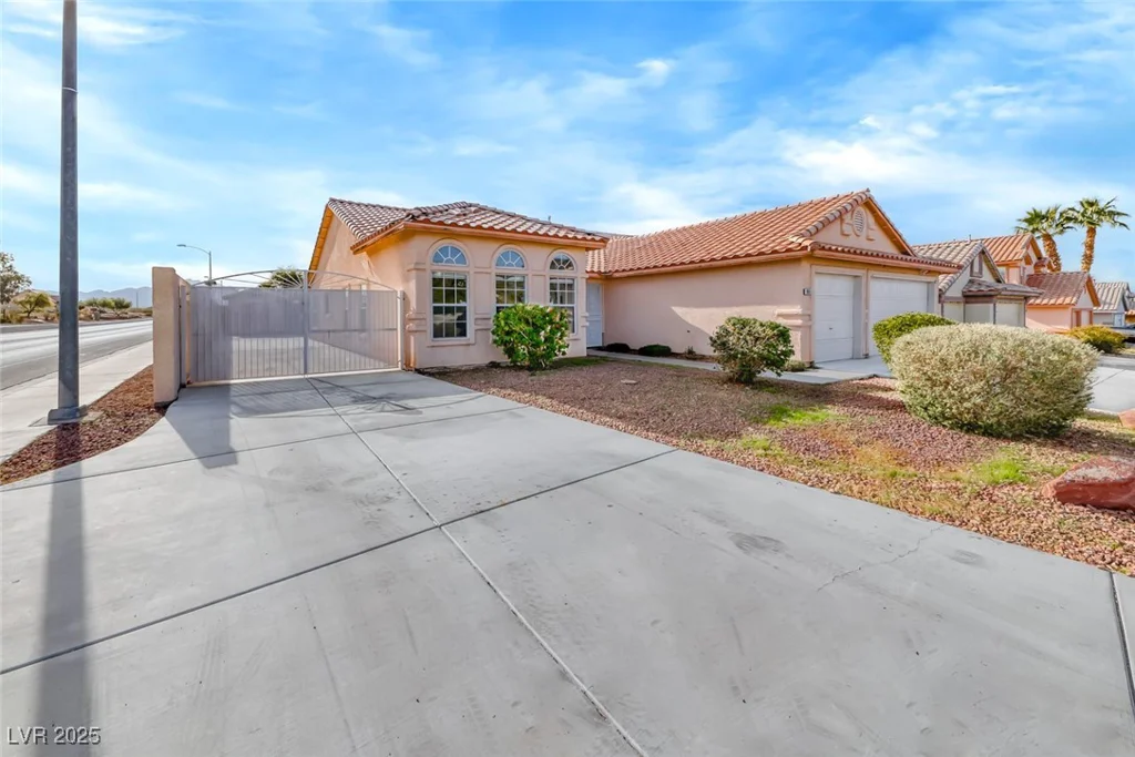 901 River Mountain, Henderson, NV 89015