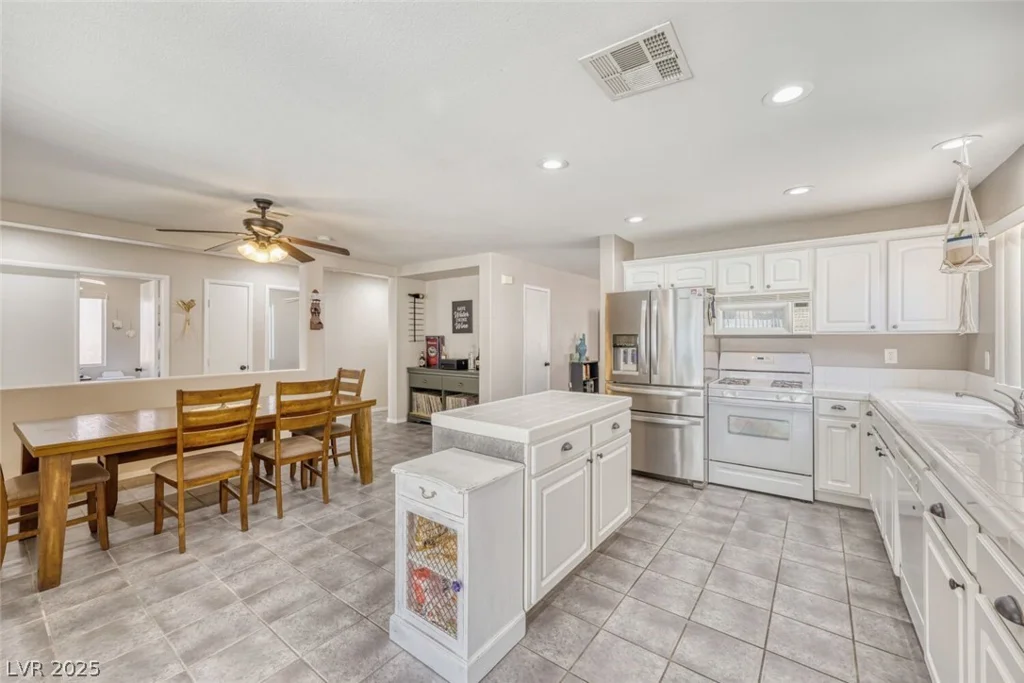717 Moonlight Mesa, Henderson, NV 89011