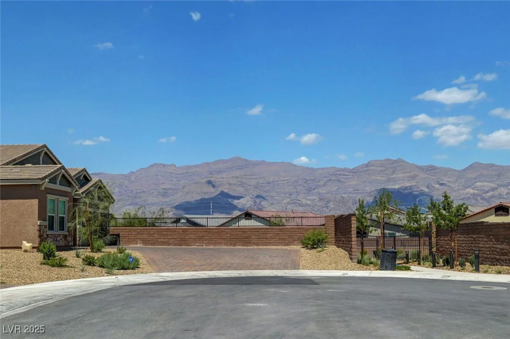1943 Marks River, North Las Vegas, NV 89084