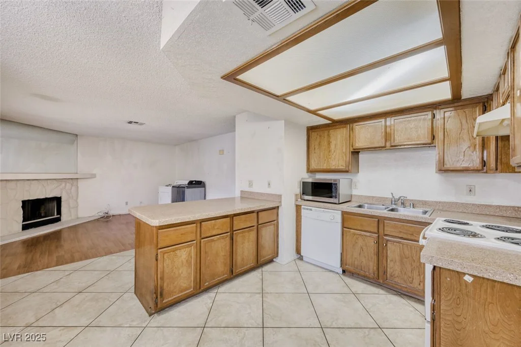 1017 Falconhead, Las Vegas, NV 89128