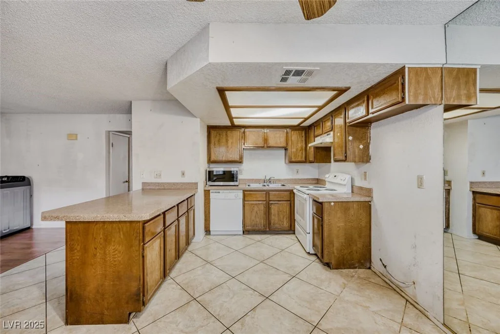 1017 Falconhead, Las Vegas, NV 89128