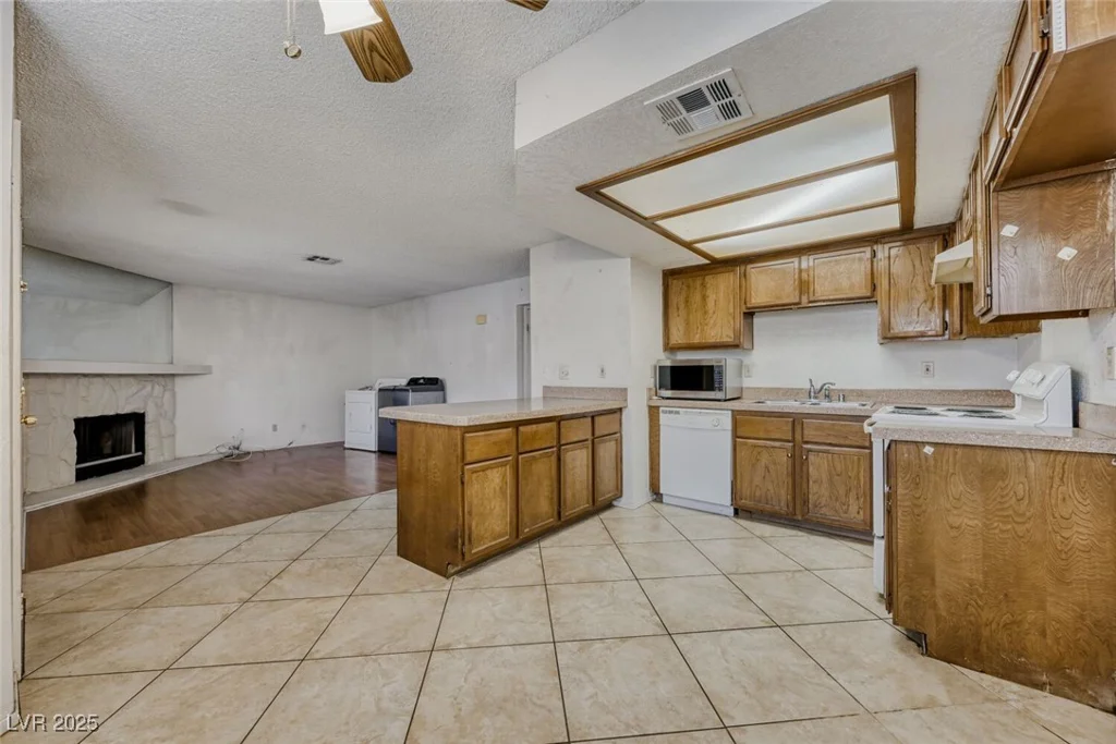 1017 Falconhead, Las Vegas, NV 89128