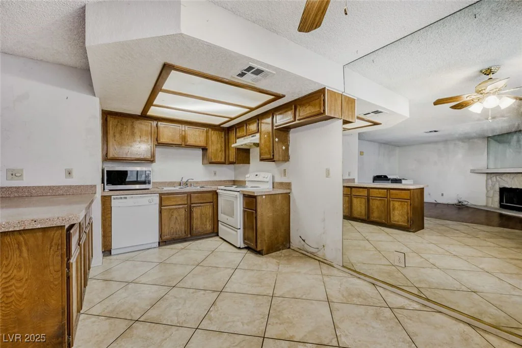 1017 Falconhead, Las Vegas, NV 89128