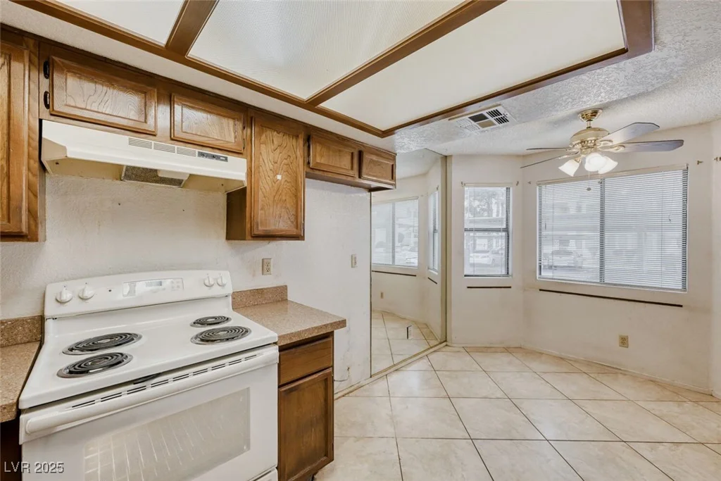 1017 Falconhead, Las Vegas, NV 89128