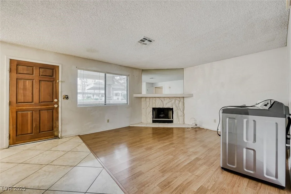 1017 Falconhead, Las Vegas, NV 89128
