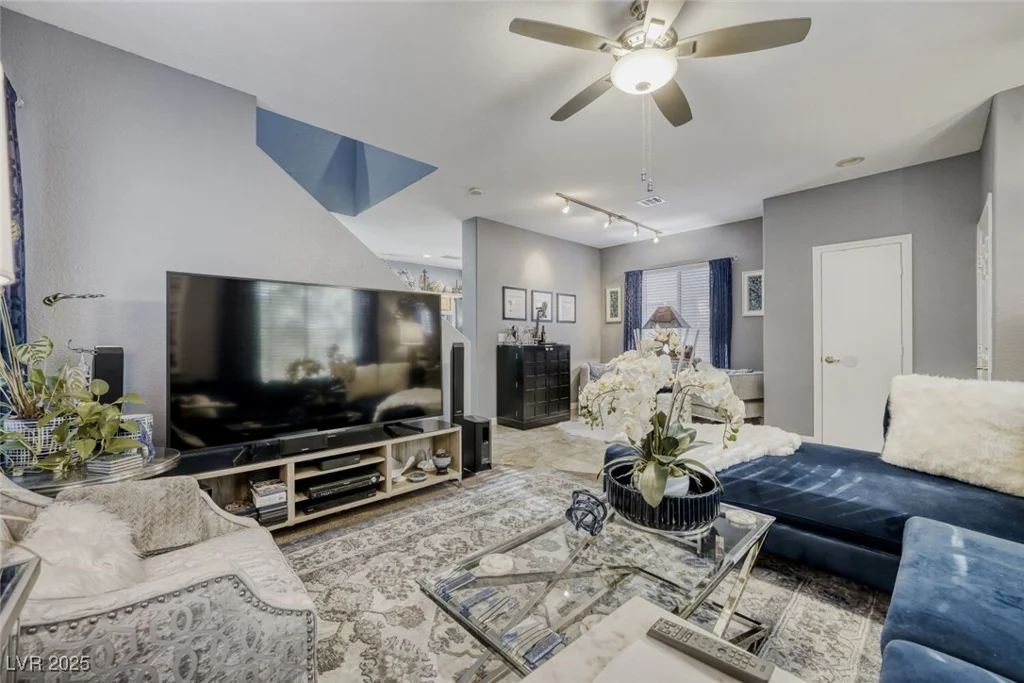 10009 Calabasas, Las Vegas, NV 89117