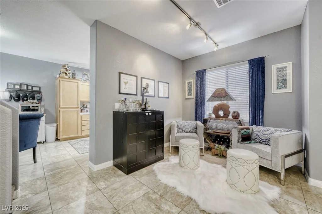 10009 Calabasas, Las Vegas, NV 89117