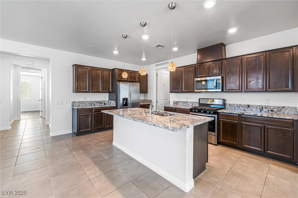 6704 Millbury, North Las Vegas, NV 89086