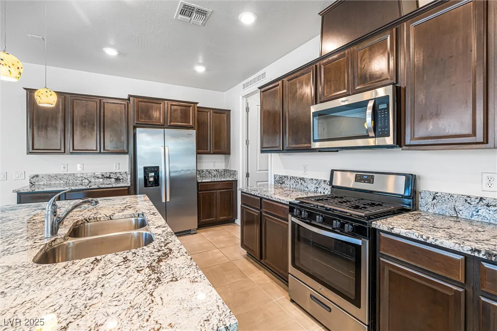 6704 Millbury, North Las Vegas, NV 89086