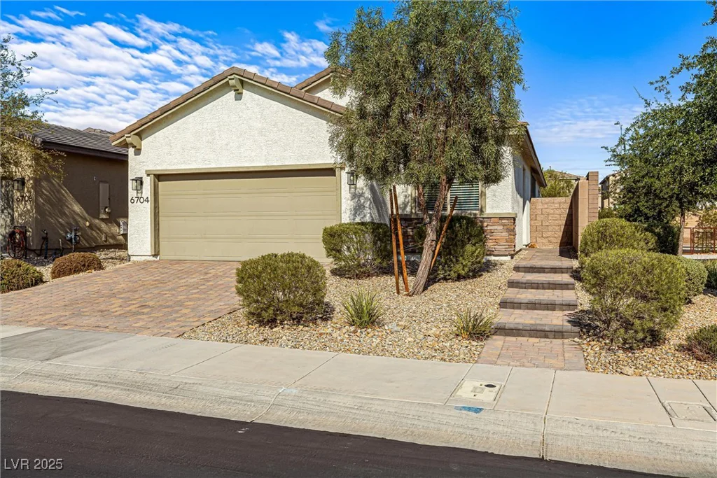 6704 Millbury, North Las Vegas, NV 89086
