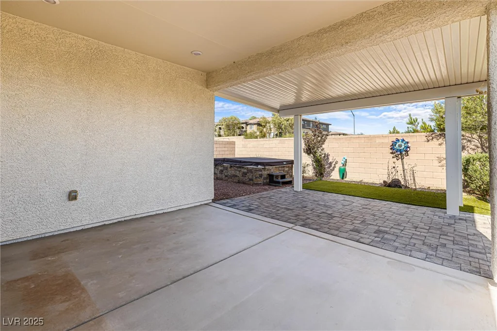 6704 Millbury, North Las Vegas, NV 89086