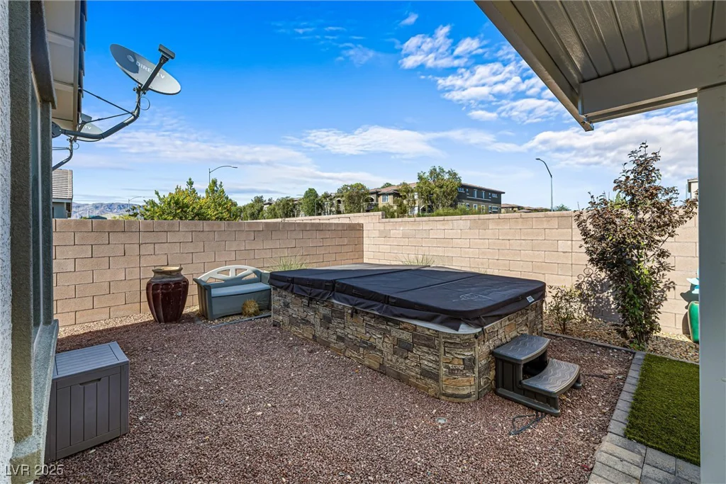 6704 Millbury, North Las Vegas, NV 89086