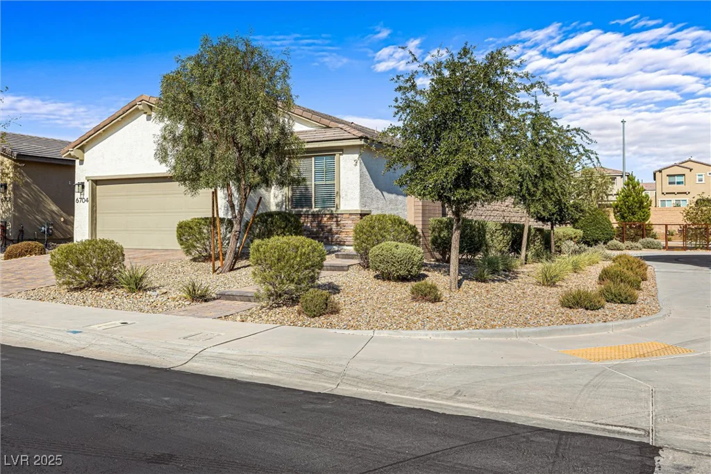 6704 Millbury, North Las Vegas, NV 89086