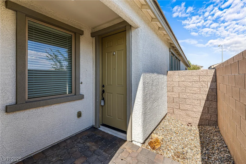 6704 Millbury, North Las Vegas, NV 89086