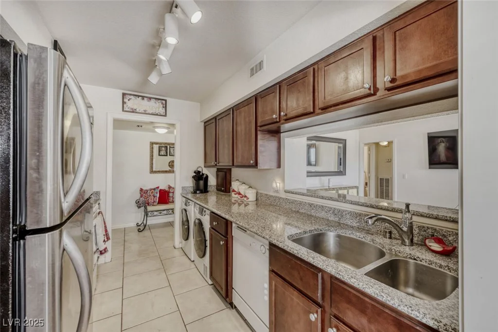 2807 Geary, Las Vegas, NV 89109
