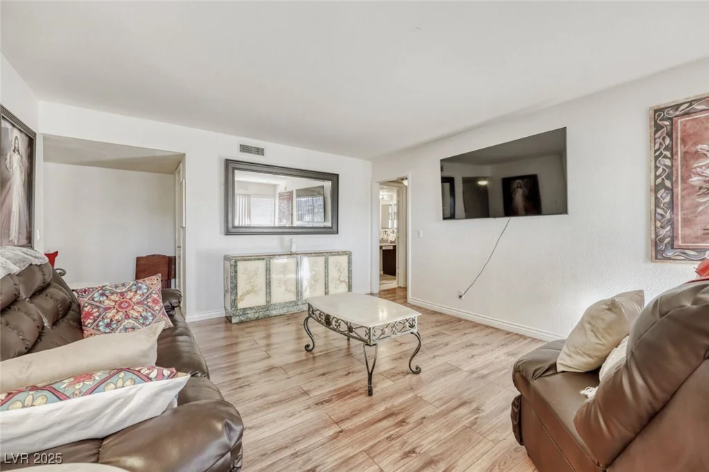 2807 Geary, Las Vegas, NV 89109