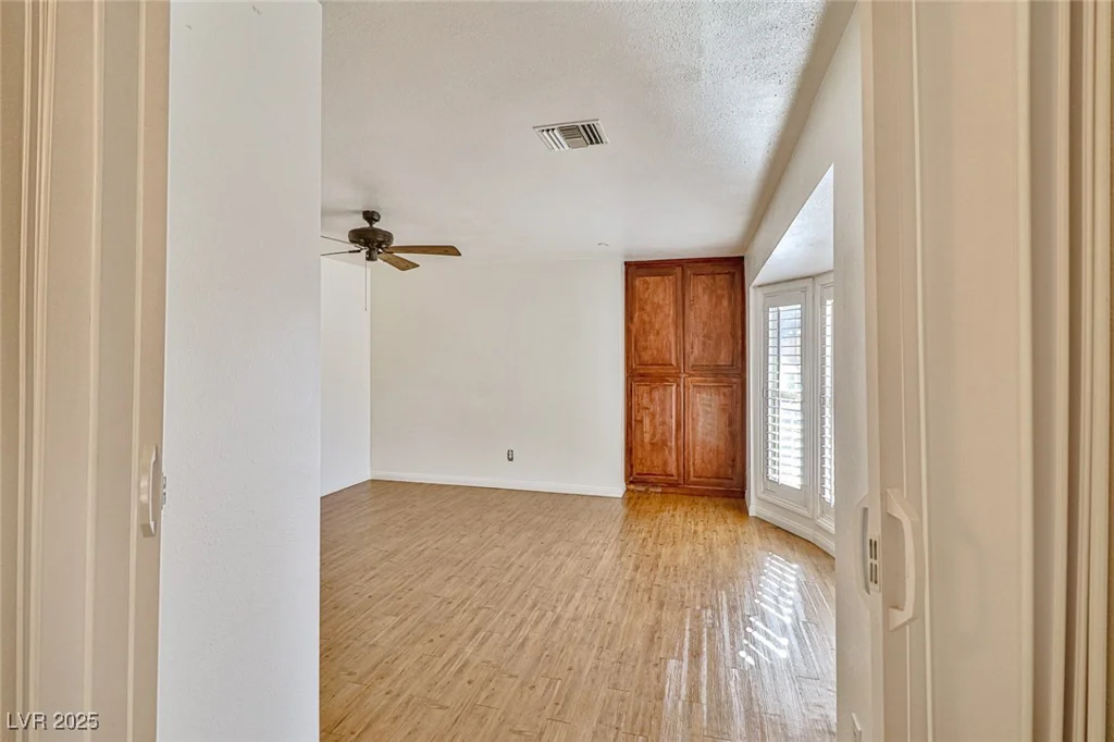 1512 Inverness, Las Vegas, NV 89102