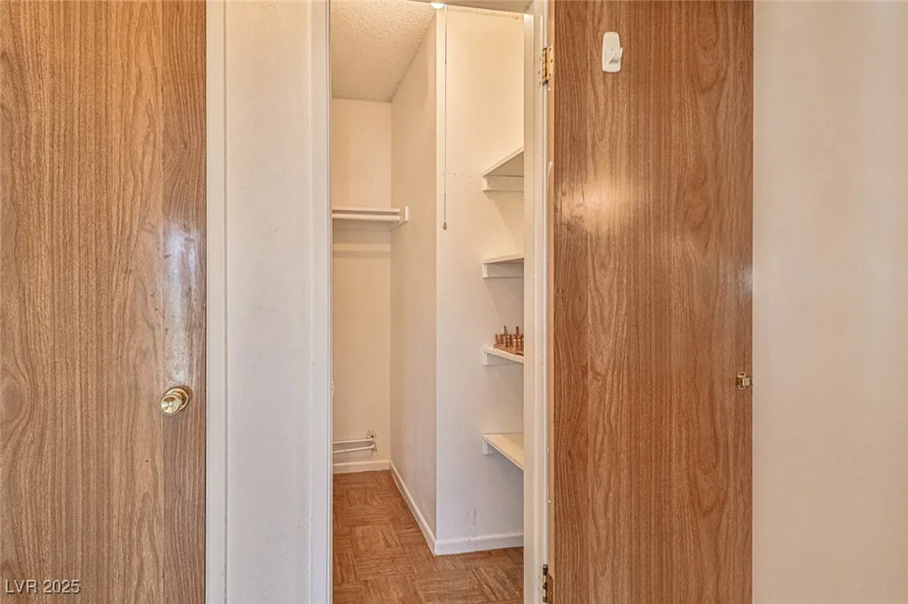 1512 Inverness, Las Vegas, NV 89102