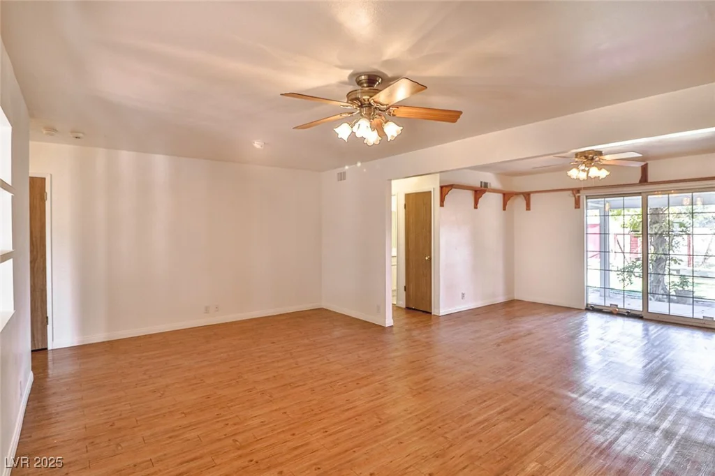 1512 Inverness, Las Vegas, NV 89102