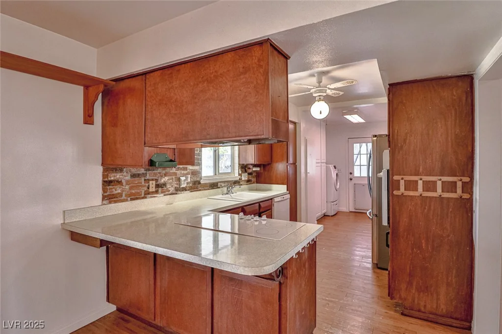 1512 Inverness, Las Vegas, NV 89102