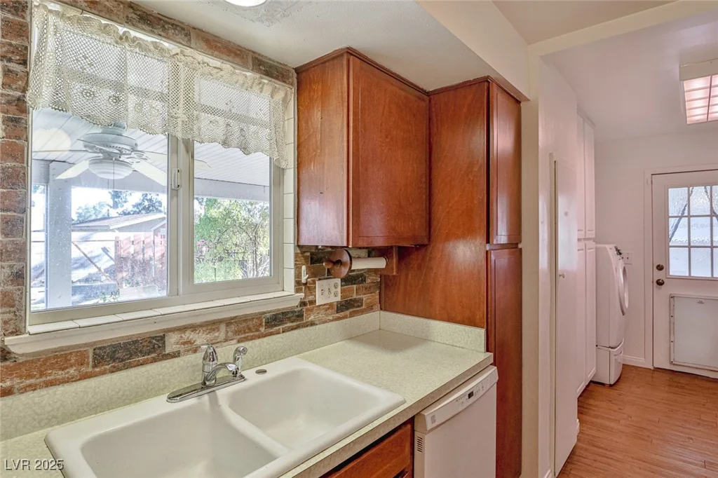 1512 Inverness, Las Vegas, NV 89102