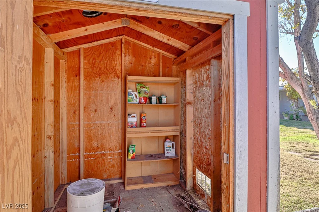 1512 Inverness, Las Vegas, NV 89102