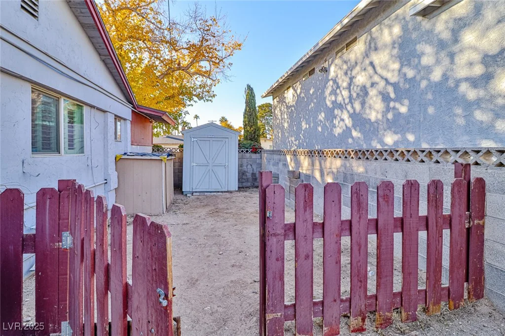 1512 Inverness, Las Vegas, NV 89102