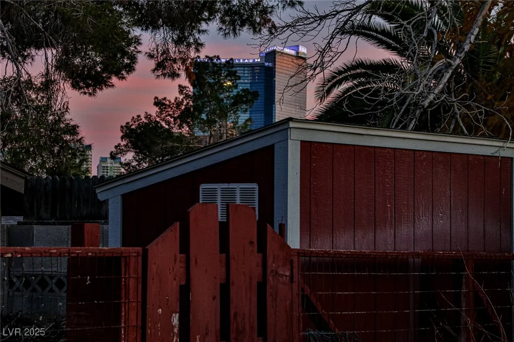 1512 Inverness, Las Vegas, NV 89102