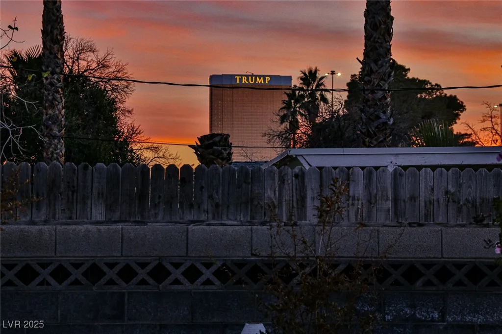 1512 Inverness, Las Vegas, NV 89102