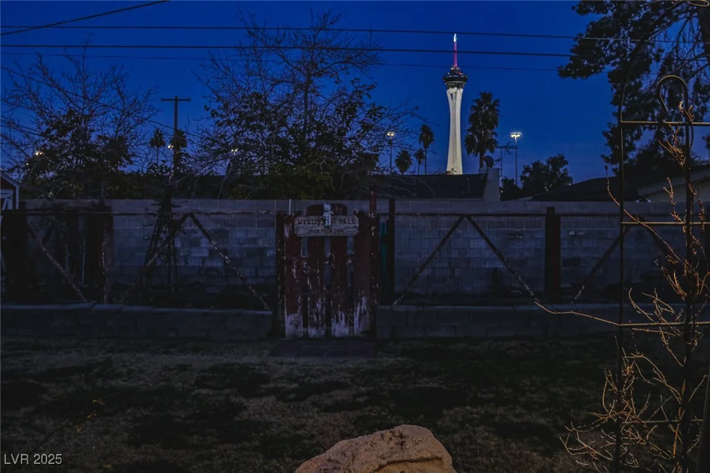 1512 Inverness, Las Vegas, NV 89102