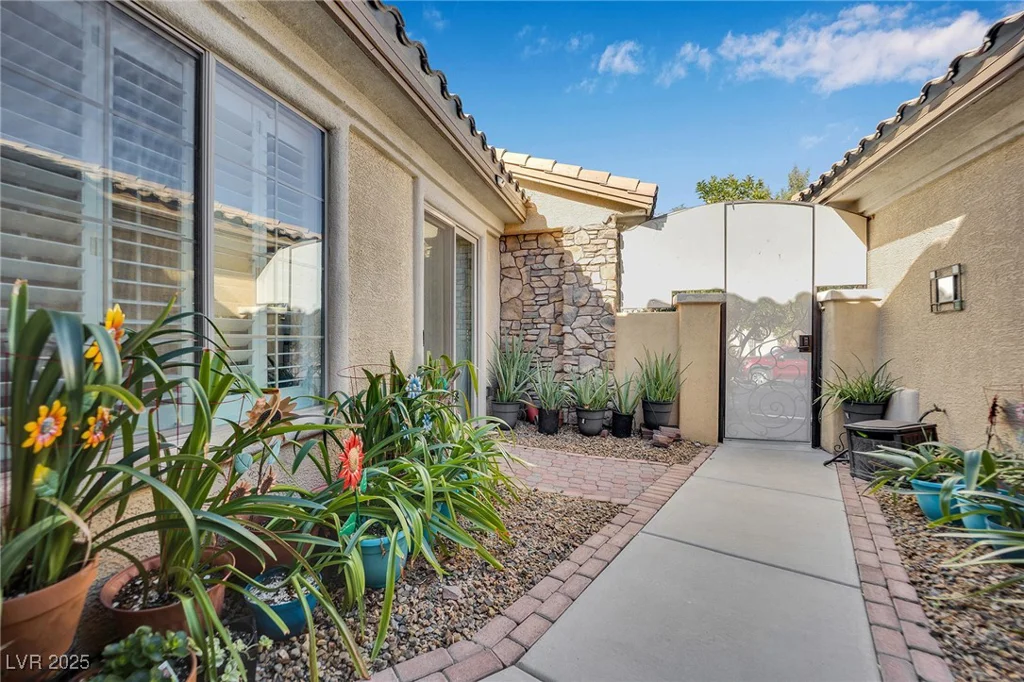 8359 Nelson Ridge, Las Vegas, NV 89178