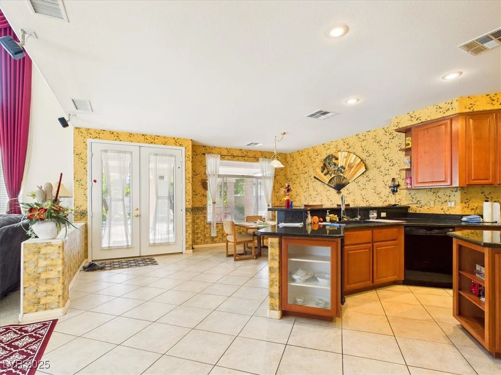 321 Whispering Tree, Las Vegas, NV 89183