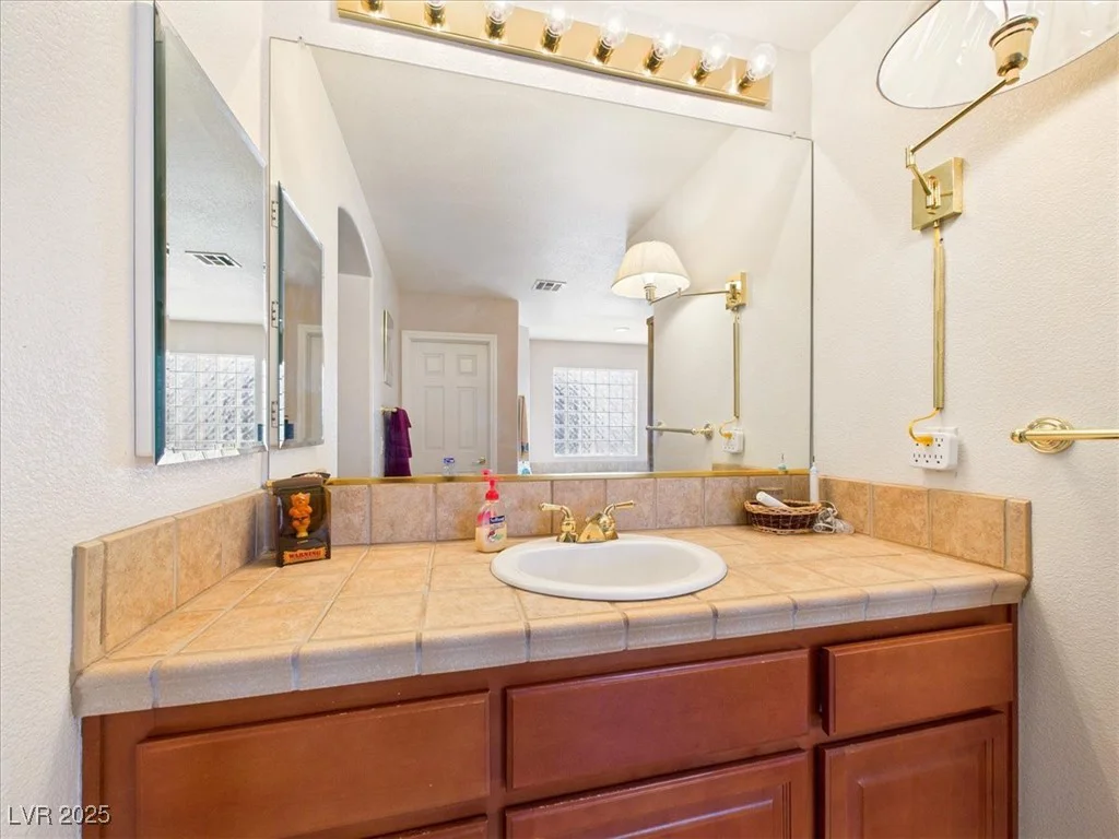 321 Whispering Tree, Las Vegas, NV 89183