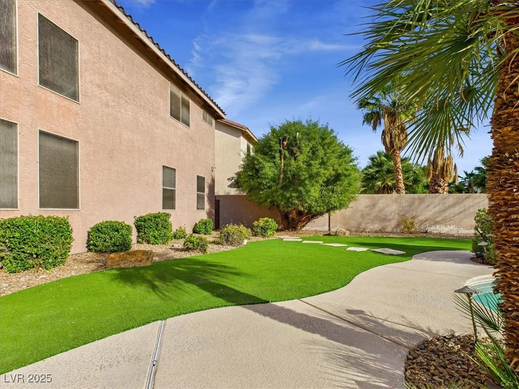 321 Whispering Tree, Las Vegas, NV 89183