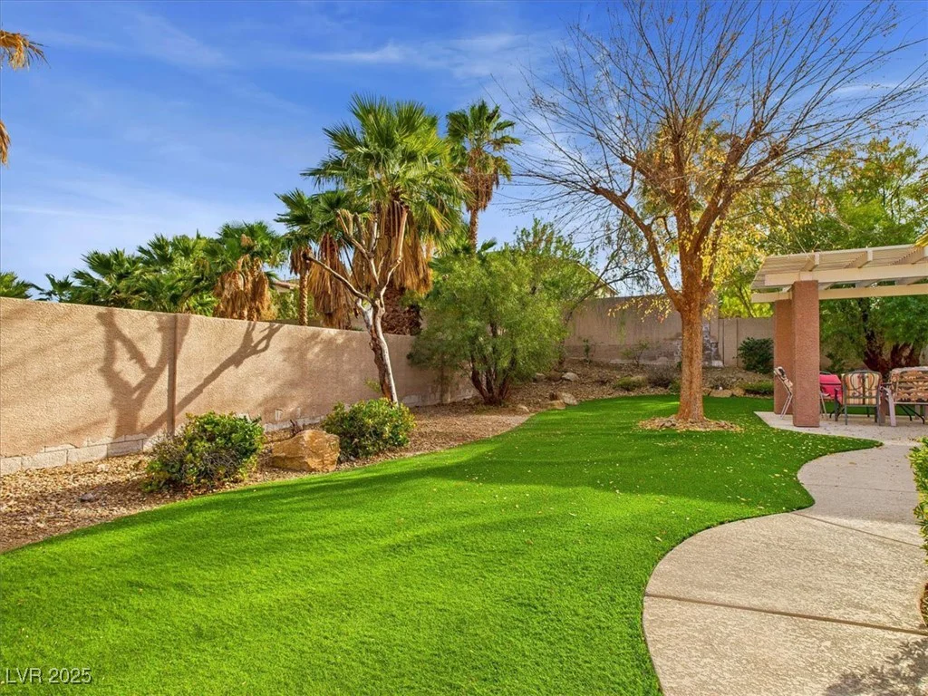 321 Whispering Tree, Las Vegas, NV 89183