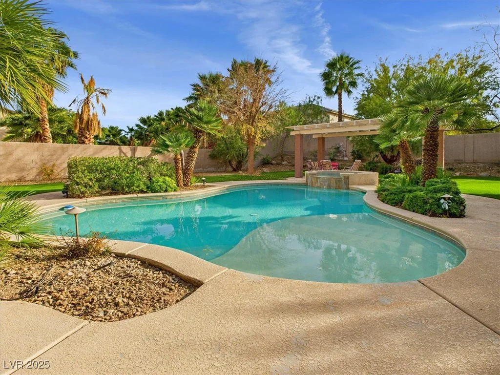 321 Whispering Tree, Las Vegas, NV 89183