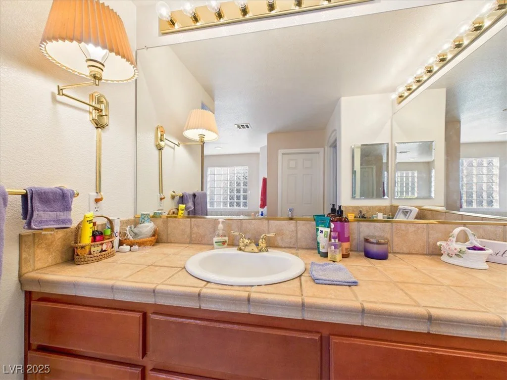 321 Whispering Tree, Las Vegas, NV 89183
