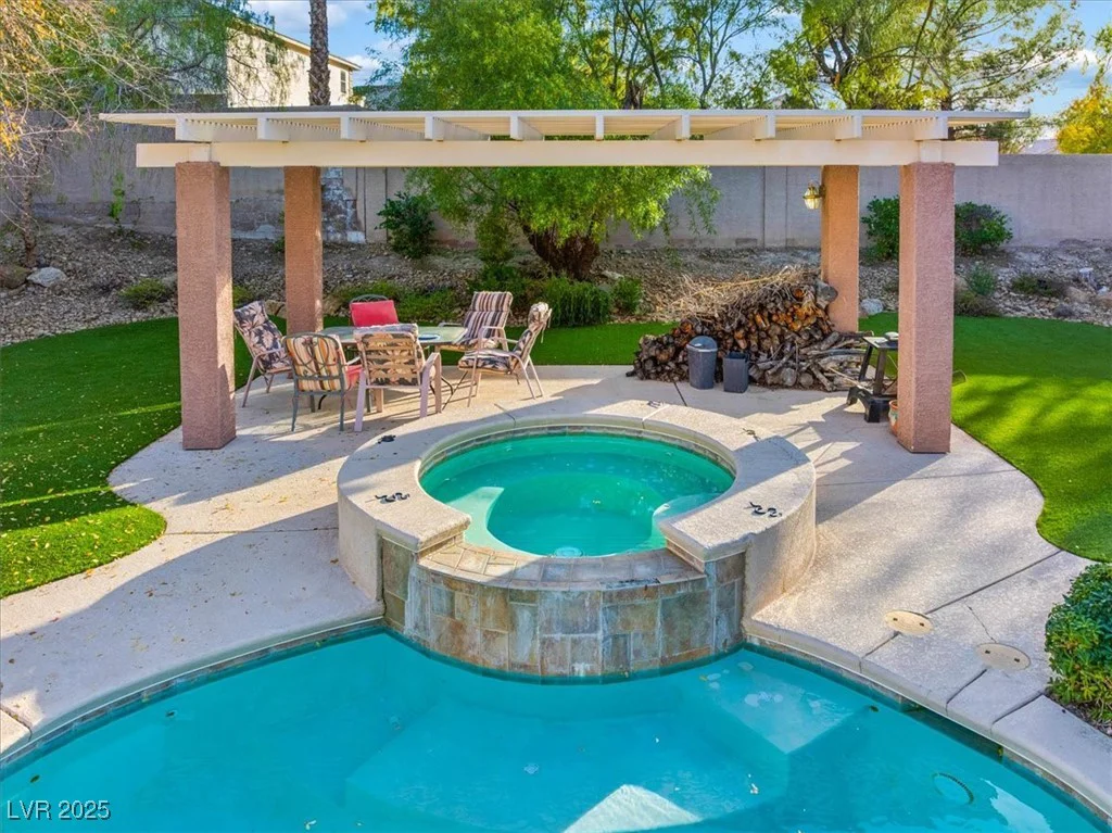 321 Whispering Tree, Las Vegas, NV 89183