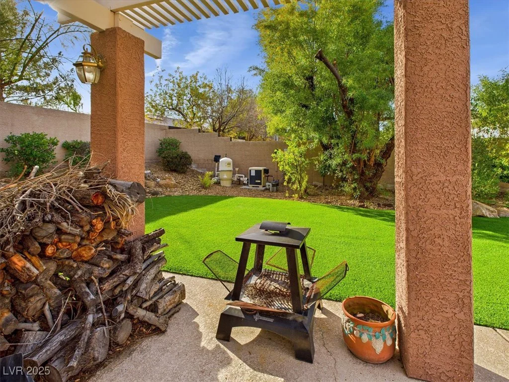 321 Whispering Tree, Las Vegas, NV 89183