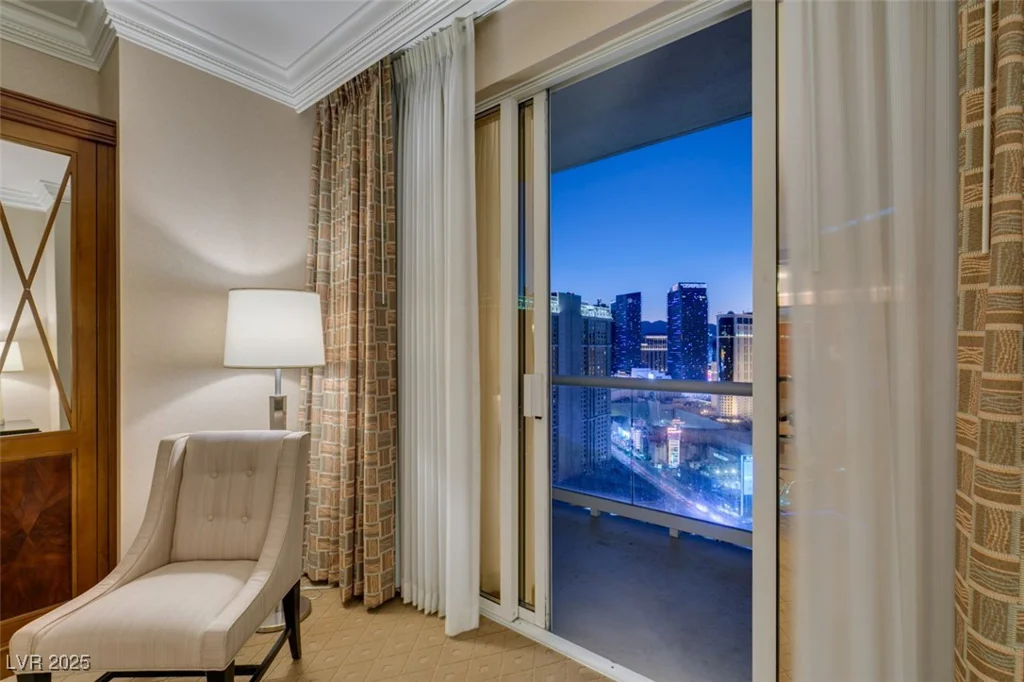 145 HARMON, Las Vegas, NV 89109