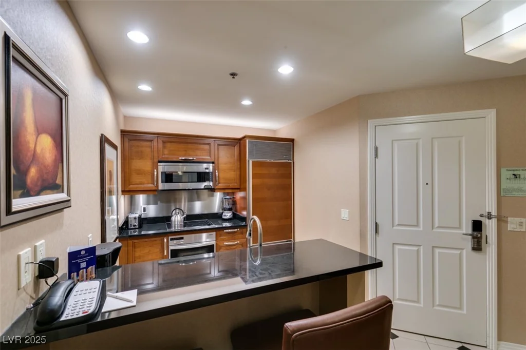 145 HARMON, Las Vegas, NV 89109
