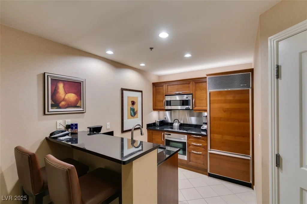 145 HARMON, Las Vegas, NV 89109