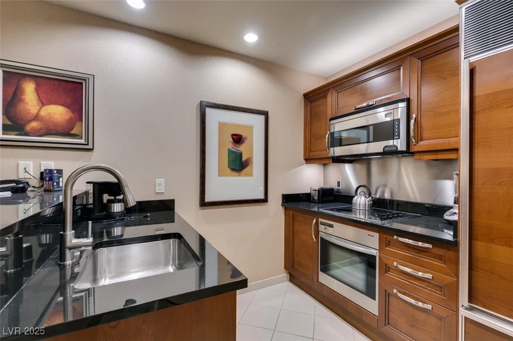 145 HARMON, Las Vegas, NV 89109
