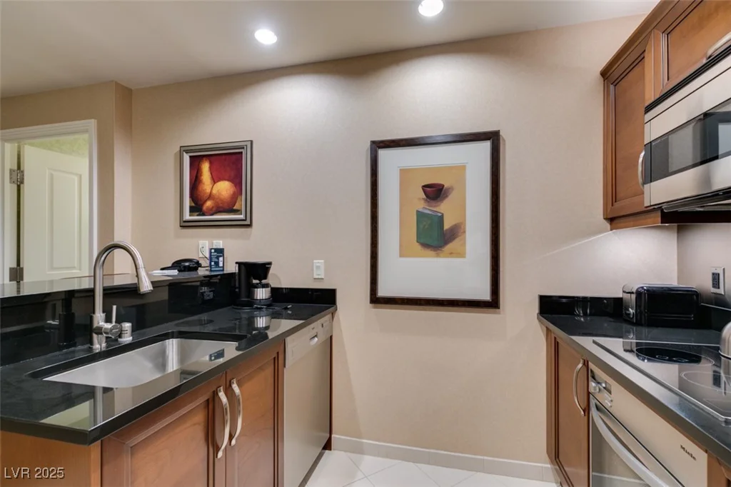 145 HARMON, Las Vegas, NV 89109