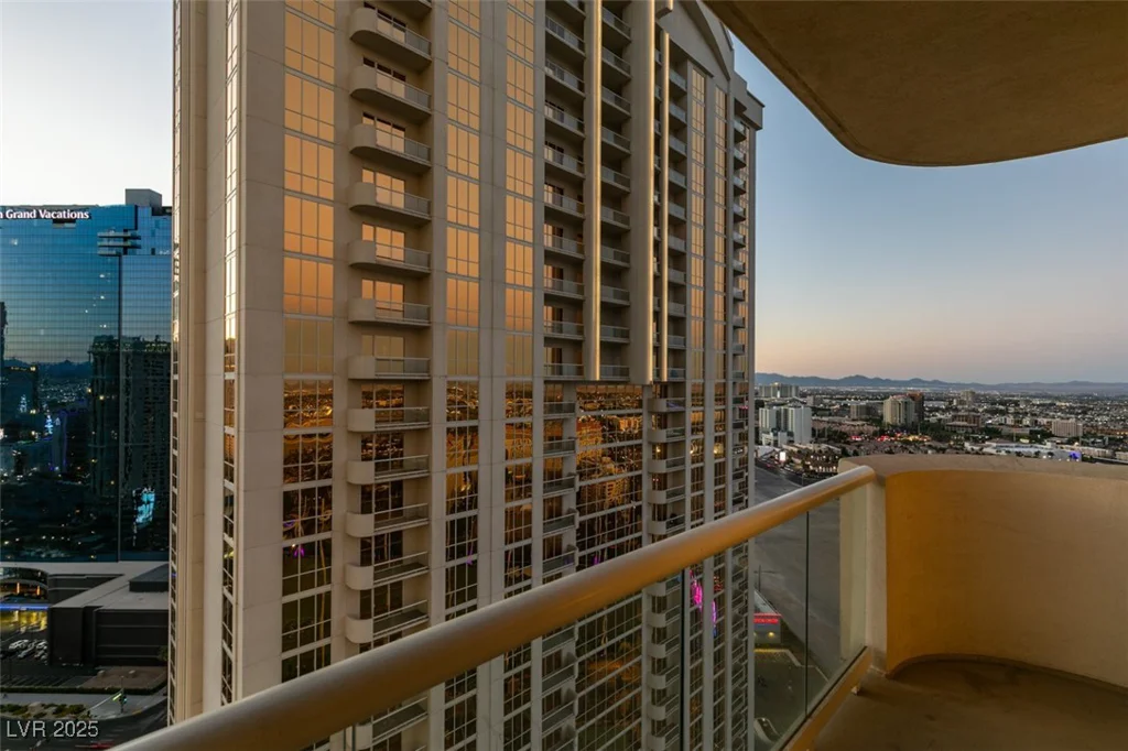 145 HARMON, Las Vegas, NV 89109