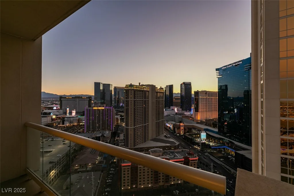 145 HARMON, Las Vegas, NV 89109