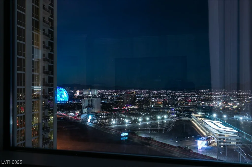 145 HARMON, Las Vegas, NV 89109