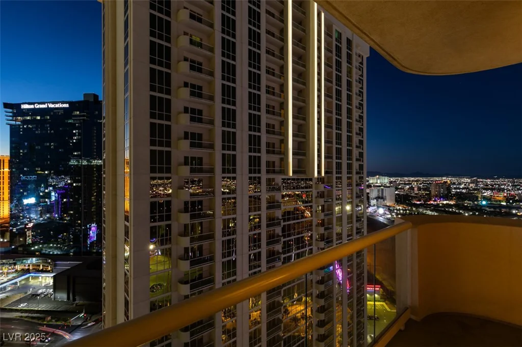 145 HARMON, Las Vegas, NV 89109