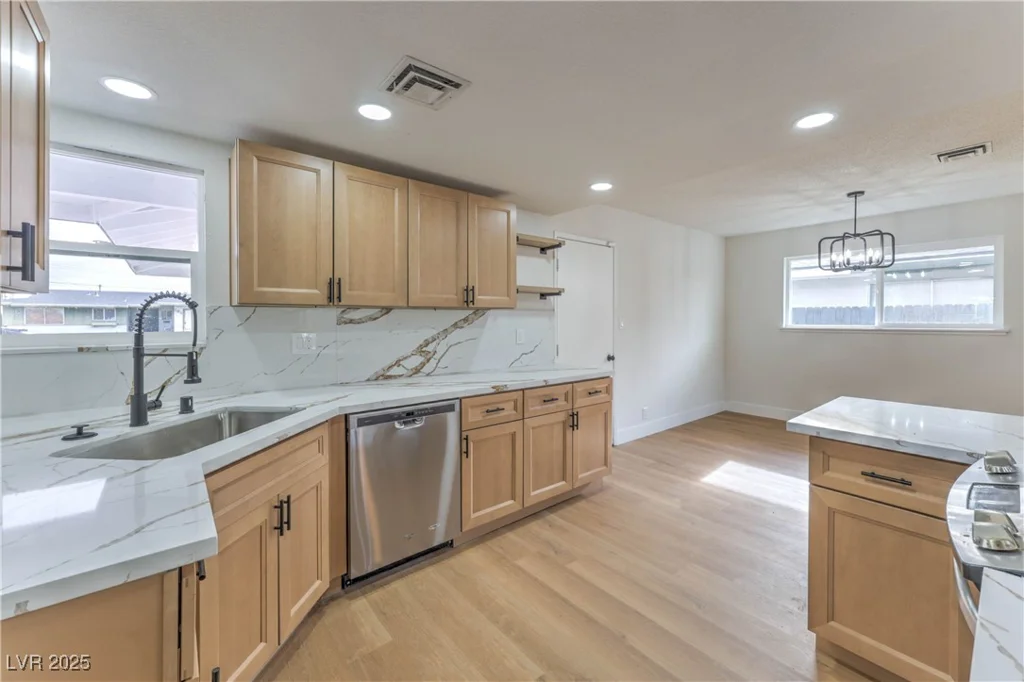 109 Hyacinth, Las Vegas, NV 89107